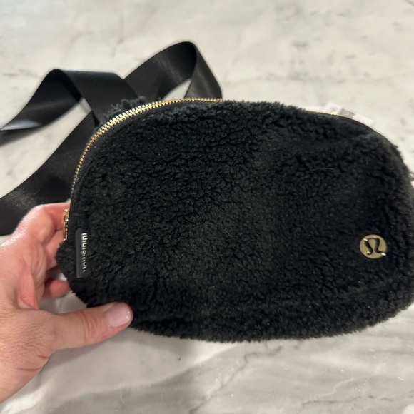 NWT Lululemon Fleece Everywhere Belt Bag - Picture 2 of 5